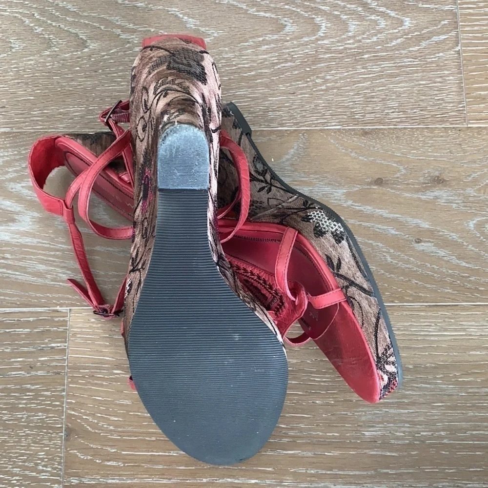 Nine West Embroidered Leather Wedge | 9.5M